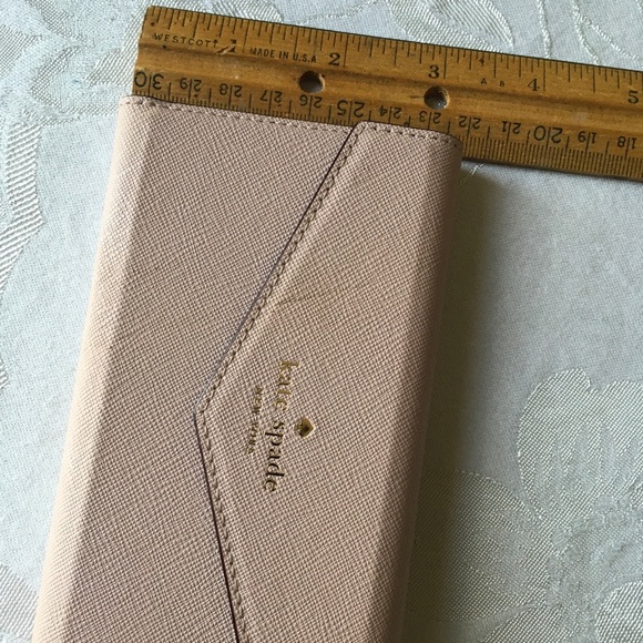 Kate Spade Wristlet case for iPhone 6/6S and slots for two credit cards - Picture 9 of 13